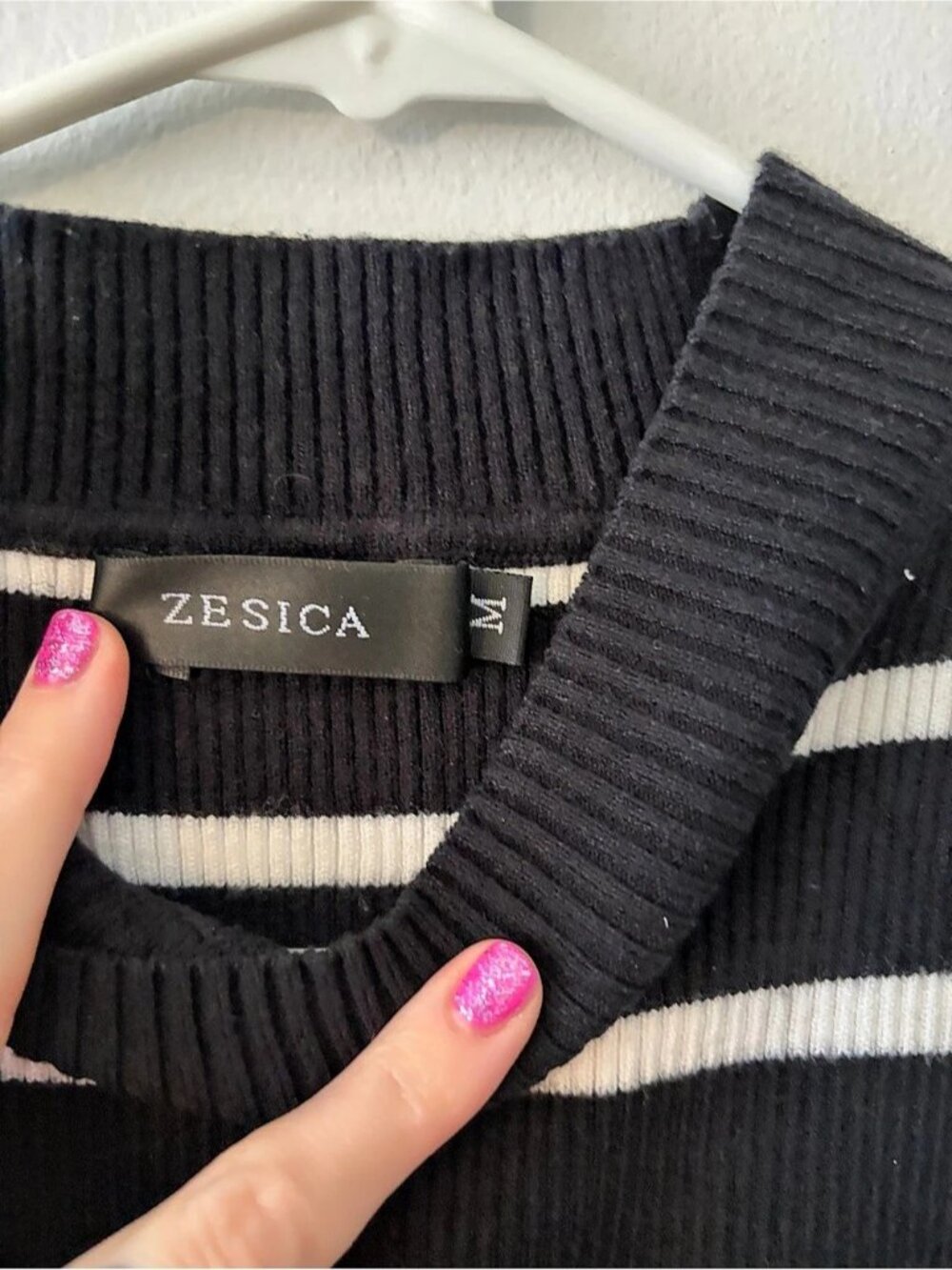 Black and White Striped Mock Neck Sleeveless Top Tank Top Medium - Picture 3 of 3